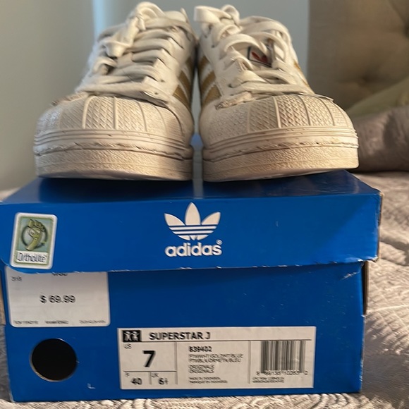 Men’s adidas superstar J white/gold tennis shoe size 7 - Picture 8 of 8